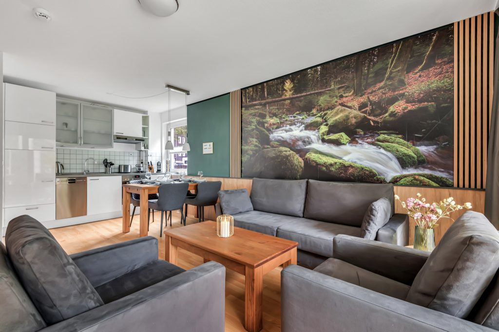 Moderne Wohnung mit Naturwandbild in STANMA Ferienwohnung.